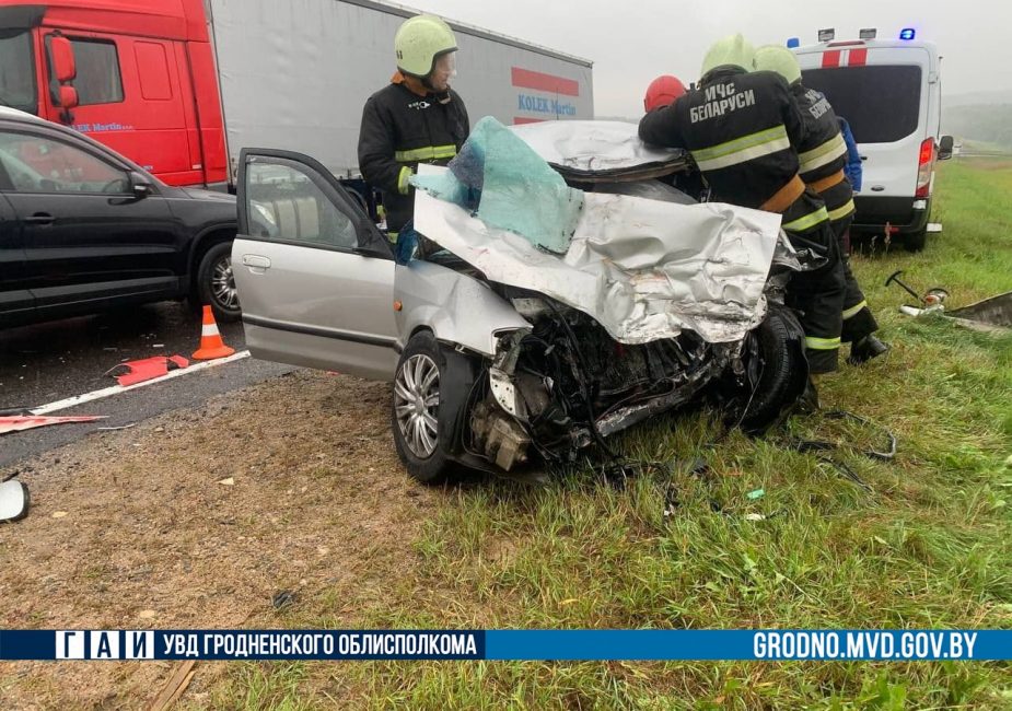 Авария в слониме вчера машина врезалась