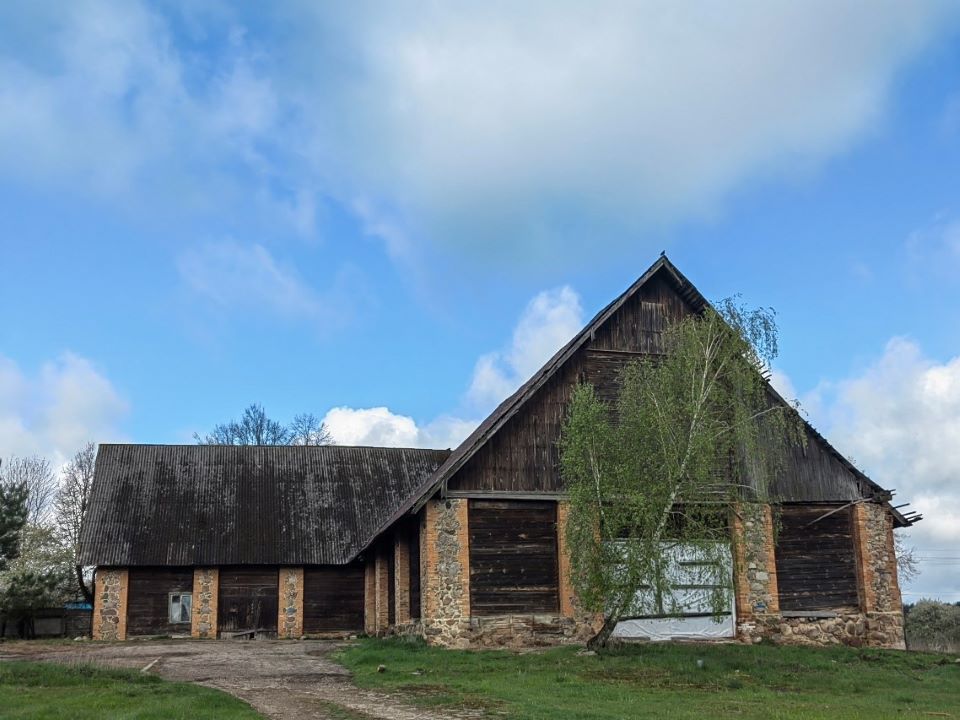 На Гродненщине за 40 руб. продают аутентичный склад в усадьбе. Рядом откроют винокурню и гостиницу для туристов