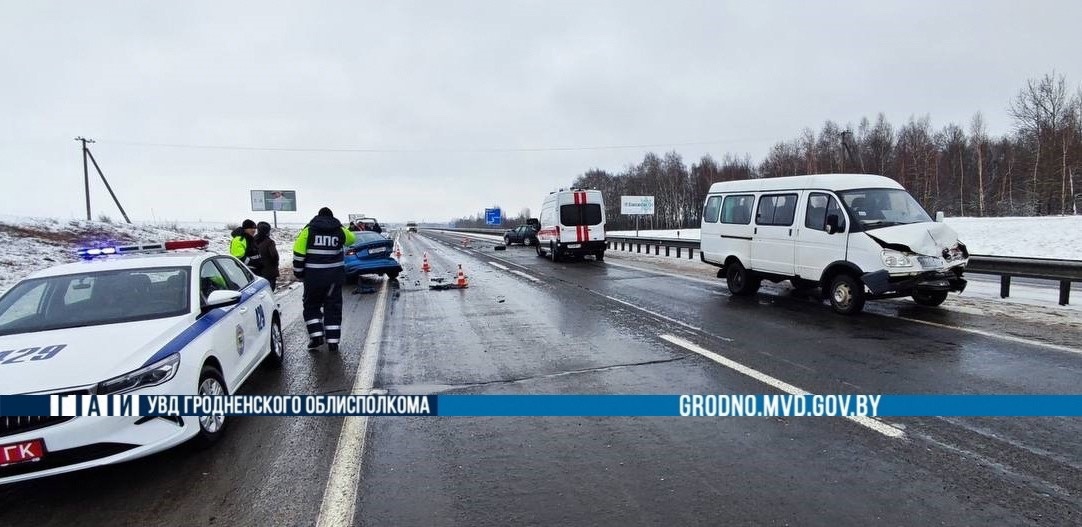 Девушка остановилась на крайней левой полосе. Итог — три разбитых автомобиля