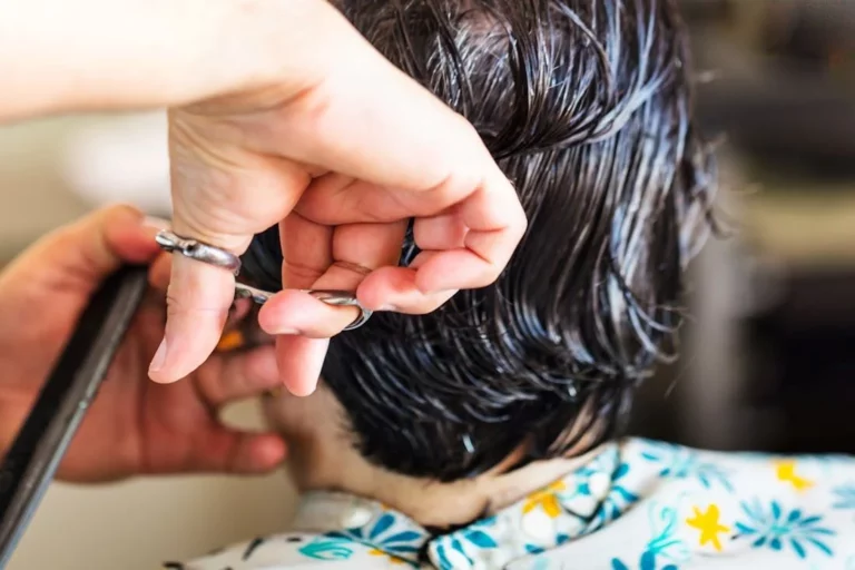Действительно ли стрижка волос ускоряет их рост? Вот что говорит эксперт