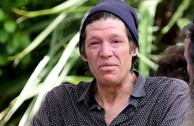 Сын самого красивого и известного актера Голливуда живет как бродяга