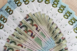 Минтруда рассказало, кто может получить от 5000 до 9200 рублей
