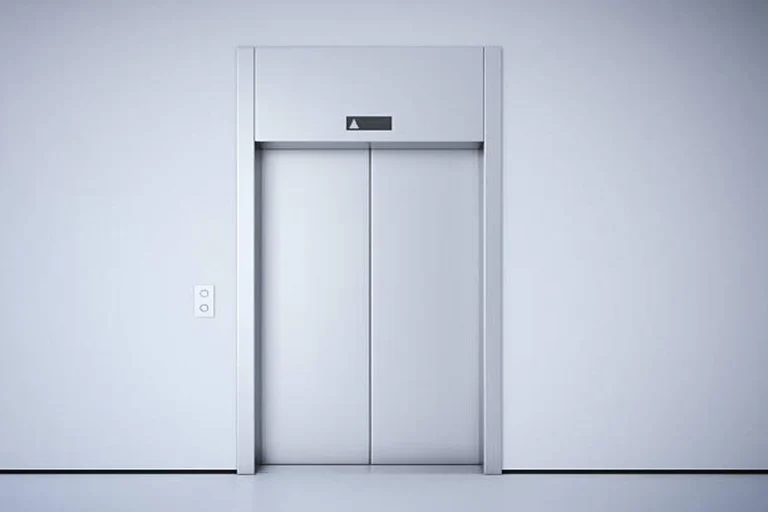 Кто заплатит за новые лифты? МинЖКХ предлагает изменить механизм оплаты