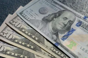 Доллар и российский рубль подорожали, евро — подешевел: курсы валют на 17 июля