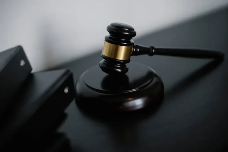 Работодатель выплатит 10 зарплат незаконно уволенной сотруднице