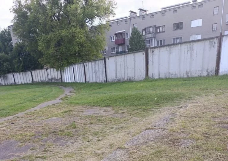 Стадион на улице Черняховского в Слониме ждёт благоустройство