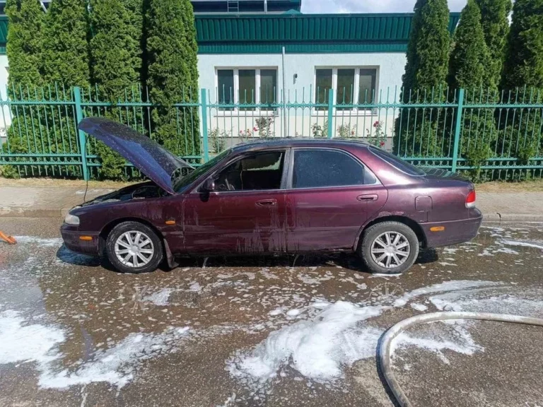 В Сморгони горел легковой автомобиль «Мазда», в Лиде — хозяйственная постройка