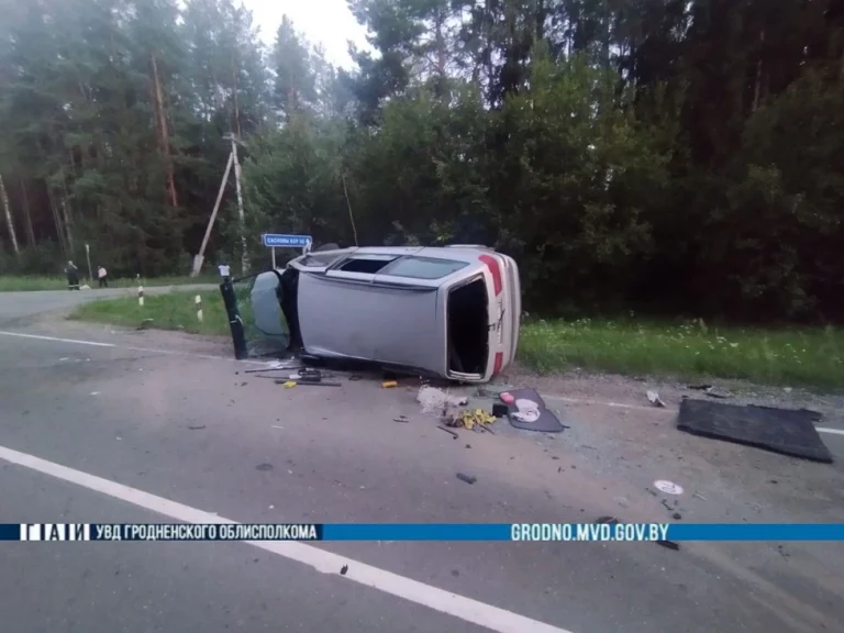 Девушка-водитель не уступила дорогу: три человека оказались в больнице