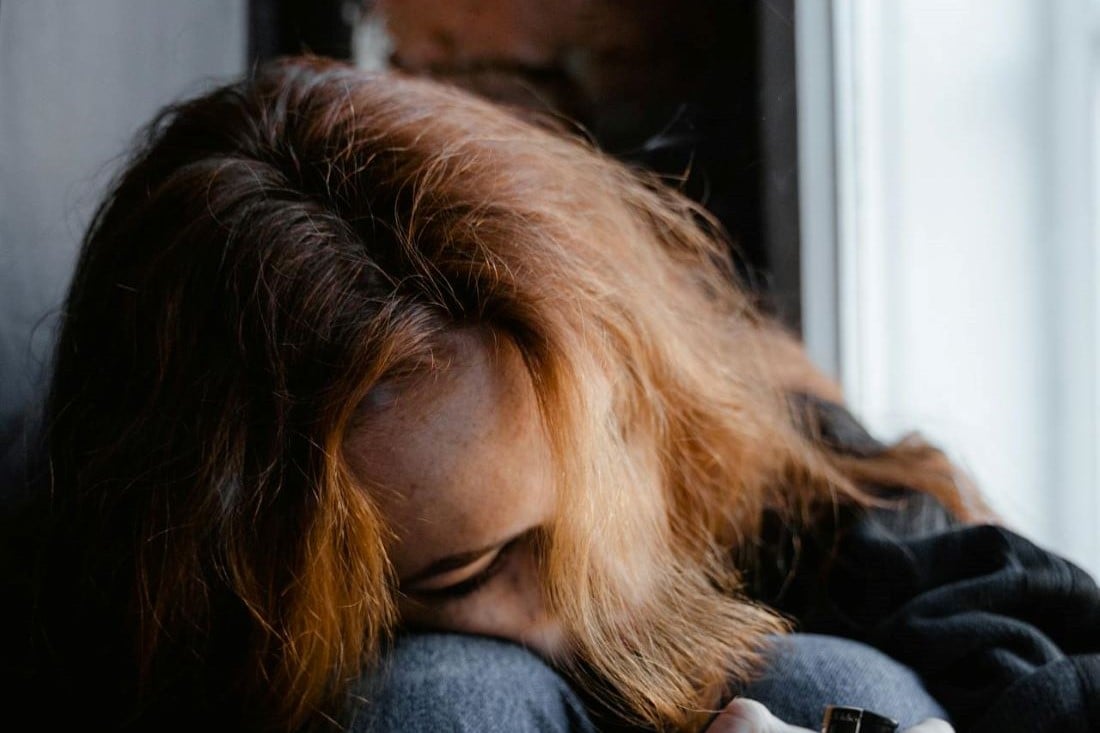 Отец на заставку телефона поставил общее фото, на котором меня нет